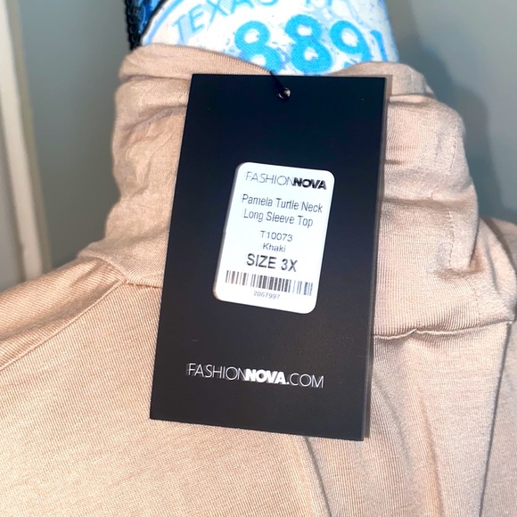 💰 Plus size long sleeve mock turtle neck top. Cream in color, very nice fabric - Picture 4 of 4